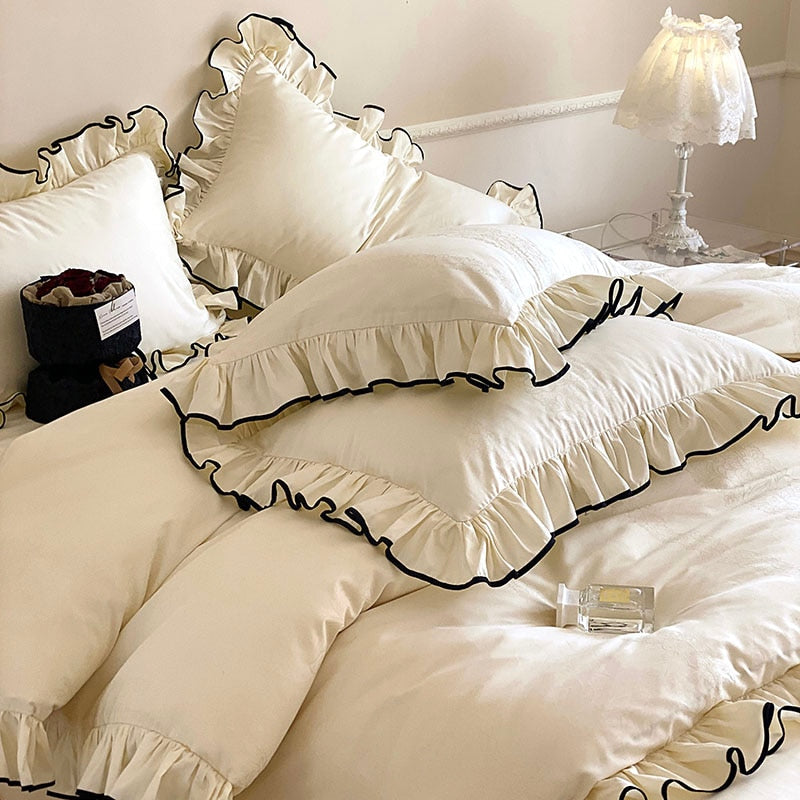 Courchevel Bedding Sets: White Organic Cotton Duvet Cover with Chic Black Edges - 1000-thread Count
